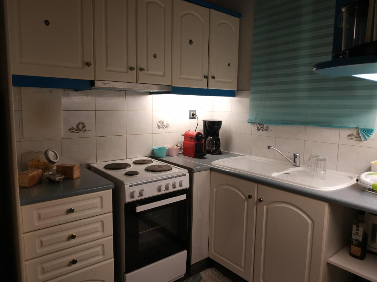 Cozy Apartment Near Metro Station Agia Marina Athens Ngoại thất bức ảnh